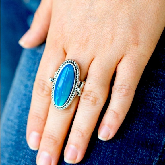 3/$15 🌟 🆕NIP: Paparazzi Oval Oasis - Blue Ring - Picture 1 of 5